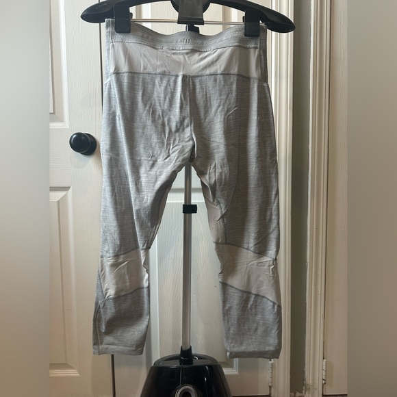 Men’s Lululemon Capris - Picture 2 of 5